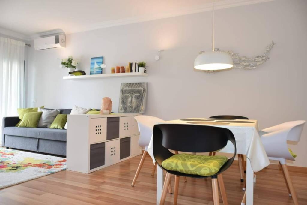 Brina, Stylish Apartment In Portimão Exteriör bild